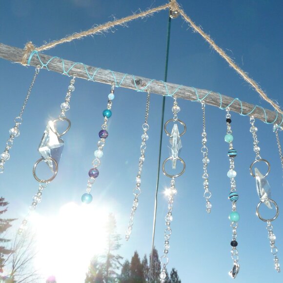 Suncatcher R Treated driftwood, cut glass pieces and Swarovski crystals - Picture 3 of 4
